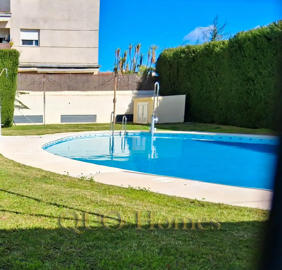Piscina de Pis en venda en Jerez de la Frontera amb Aire condicionat