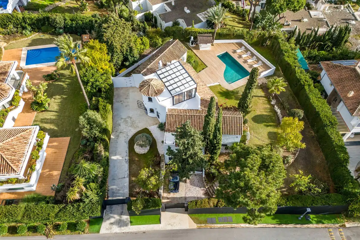 Vista exterior de Casa o chalet en venta en Marbella con Piscina