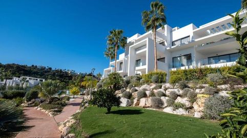 Elegante apartamento en planta baja con jardín privado en Atalaya Hills