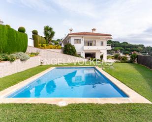 Exterior view of House or chalet for sale in Sant Pol de Mar  with Air Conditioner, Heating and Private garden