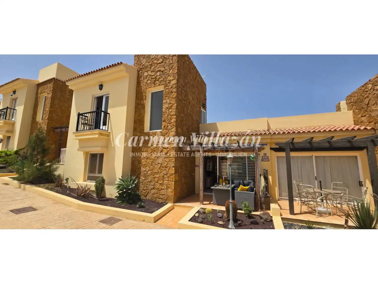 Exterior view of Duplexes for sale in Antigua  with Terrace, Furnished and Balcony