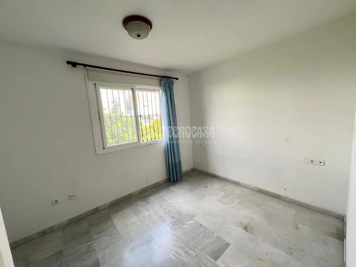 Dormitori de Casa o xalet en venda en Dos Hermanas