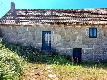 Country house with garden for sale in Lugar Cima Da Vila 6