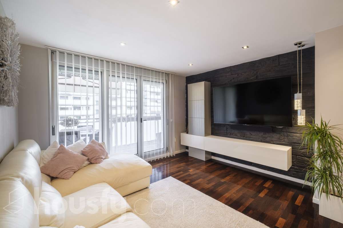 Living room of Flat for sale in Sant Adrià de Besòs  with Air Conditioner, Private garden and Terrace