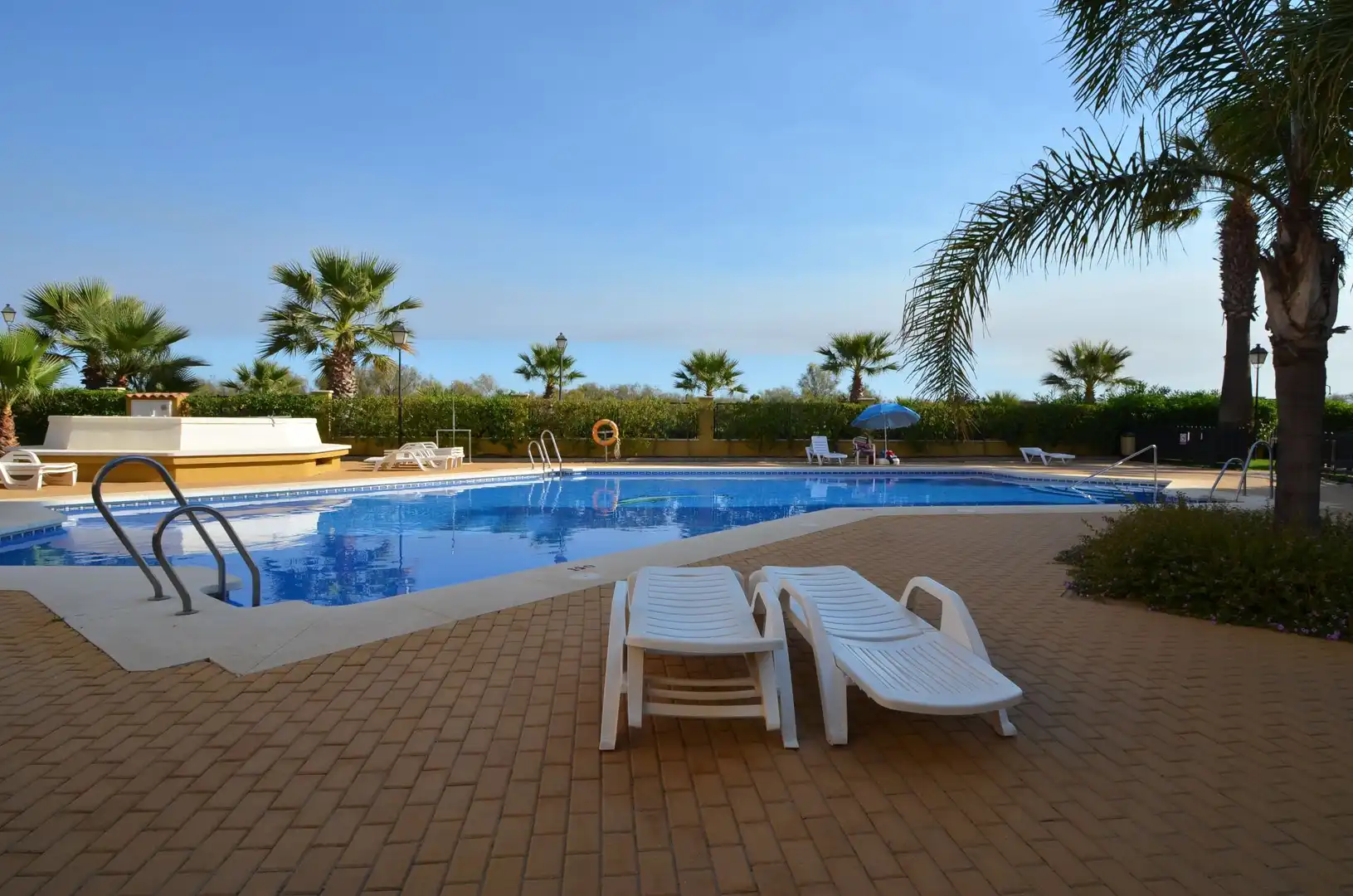 Piscina de Apartament en venda en Ayamonte amb Terrassa, Moblat i Piscina comunitària