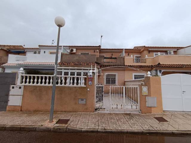 Casa adosada en Venta en Jazmines, 46 en Los Urrutias