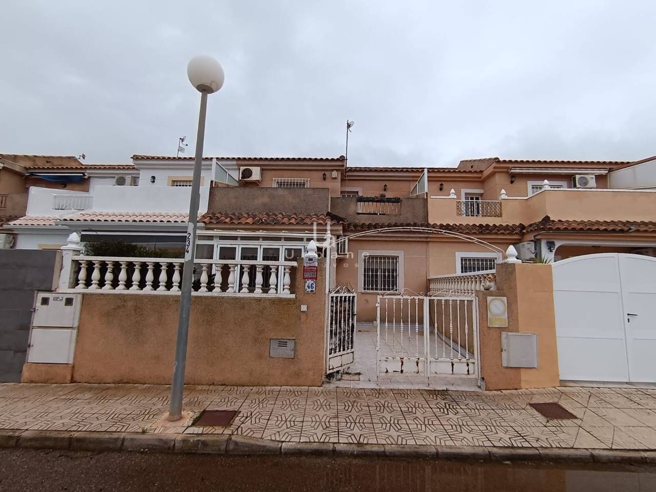 Vista exterior de Casa adosada en venda en Cartagena amb Aire condicionat, Calefacció i Jardí privat