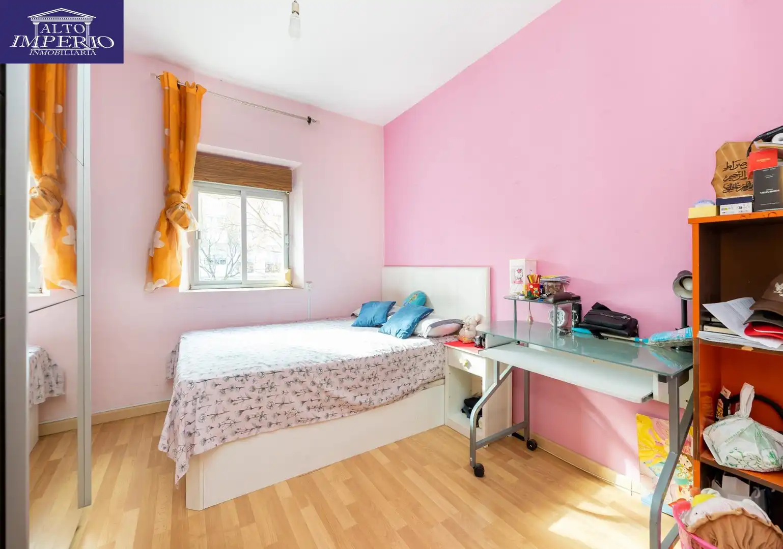 Bedroom of Flat for sale in Granada  with Air Conditioner, Terrace and Balcony