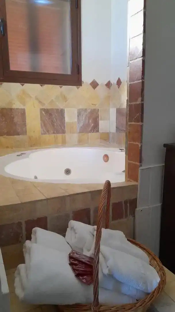 Baño de Finca rústica en venta en Cuenca con Aire acondicionado, Jardín privado y Parquet