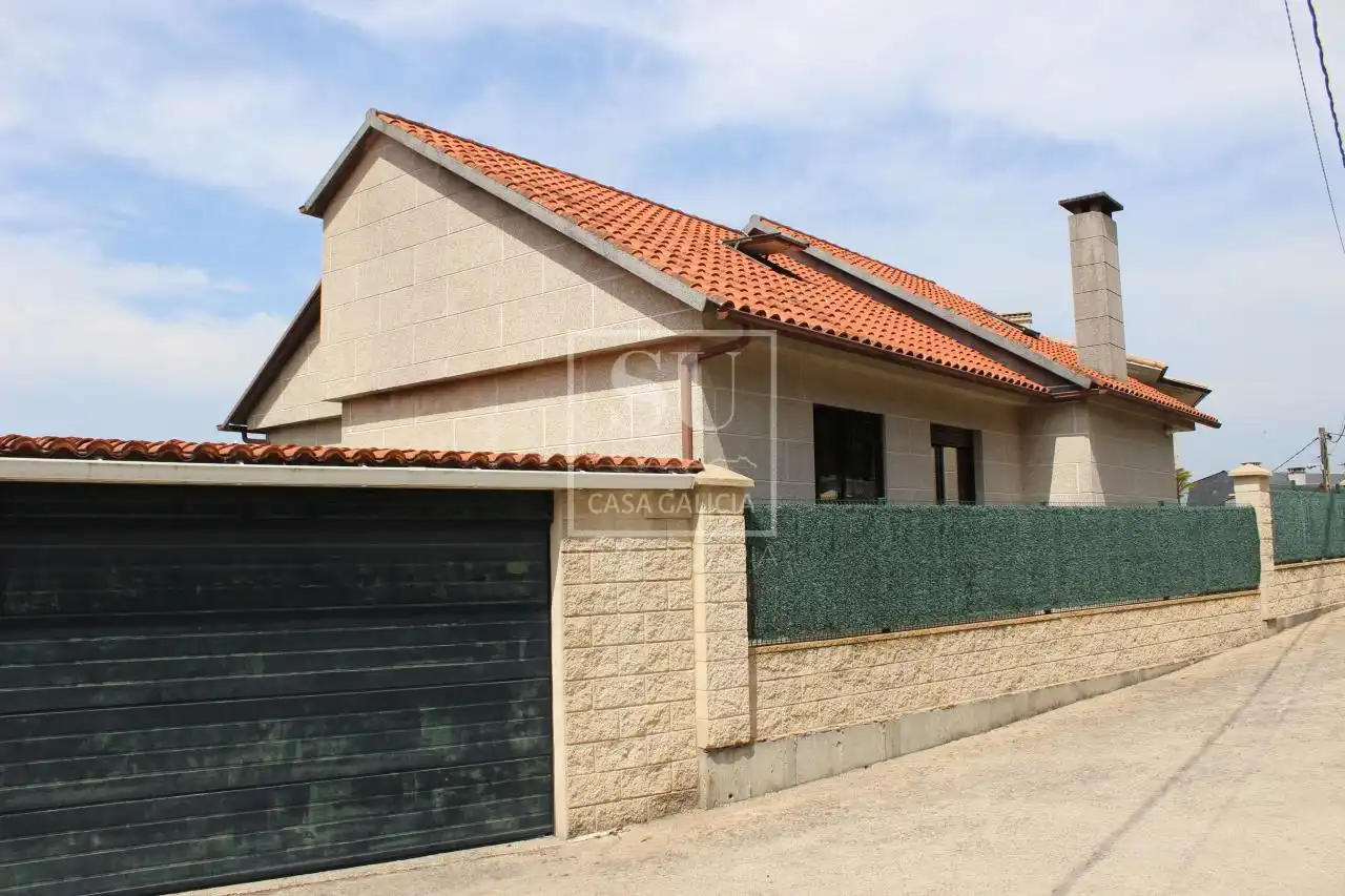 Vista exterior de Casa o xalet en venda en Baiona amb Calefacció i Jardí privat