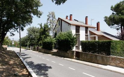 Außenansicht von Haus oder Chalet zum verkauf in Tona mit Schwimmbad