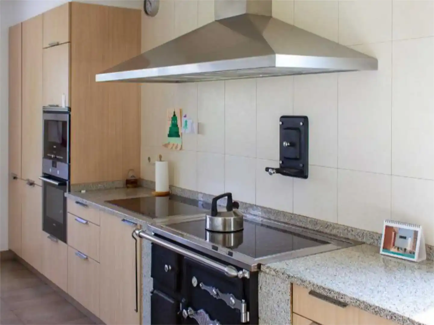 Cuina de Pis en venda en A Baña   amb Jardí privat, Parquet i Moblat
