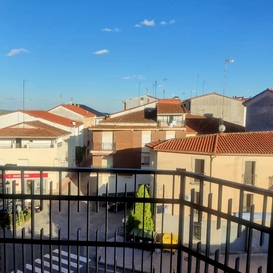 Vista exterior de Pis en venda en Losar de la Vera amb Terrassa i Traster