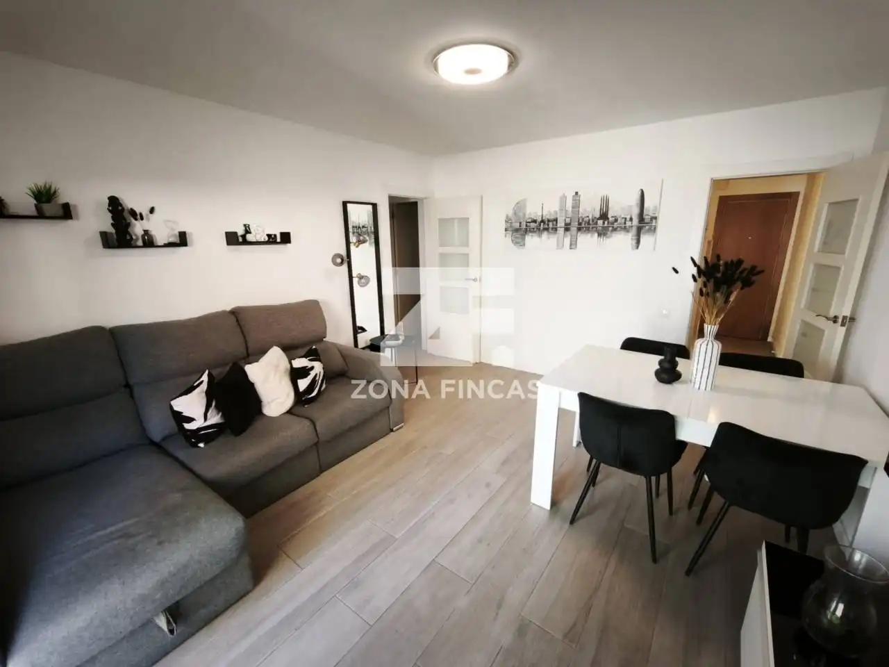 Sala d'estar de Pis en venda en Santa Coloma de Gramenet amb Aire condicionat i Terrassa