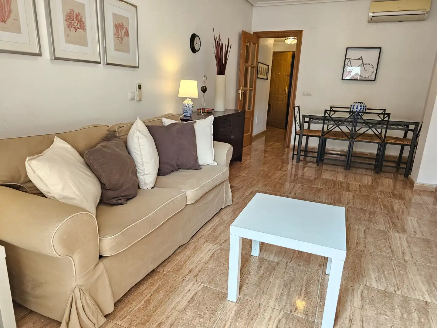 Sala de estar de Apartamento de alquiler en San Pedro del Pinatar con Aire acondicionado, Calefacción y Terraza