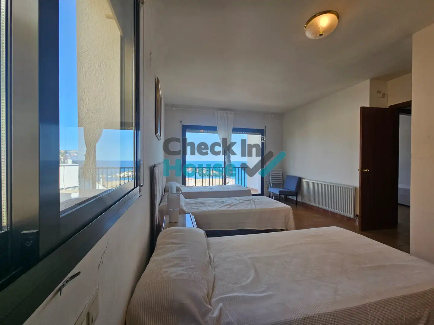 Habitación de Casa adosada en venta en Sant Feliu de Guíxols con Calefacción, Terraza y Balcón