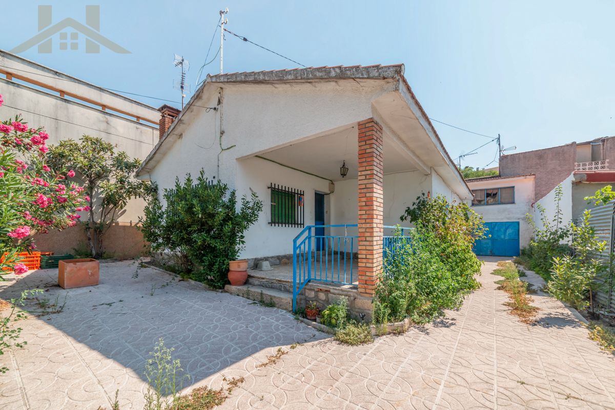 Exterior view of House or chalet for sale in Moralzarzal  with Private garden and Terrace
