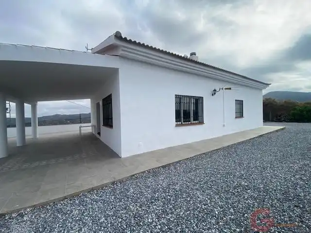 Casa rústica amb piscina en venda a Cútar, imagen 3