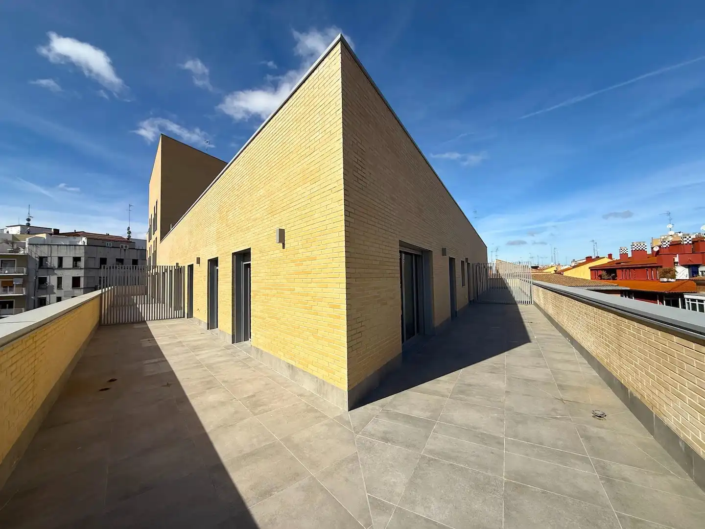 Vista exterior de Ático en venta en Zaragoza con Calefacción, Terraza y Trastero