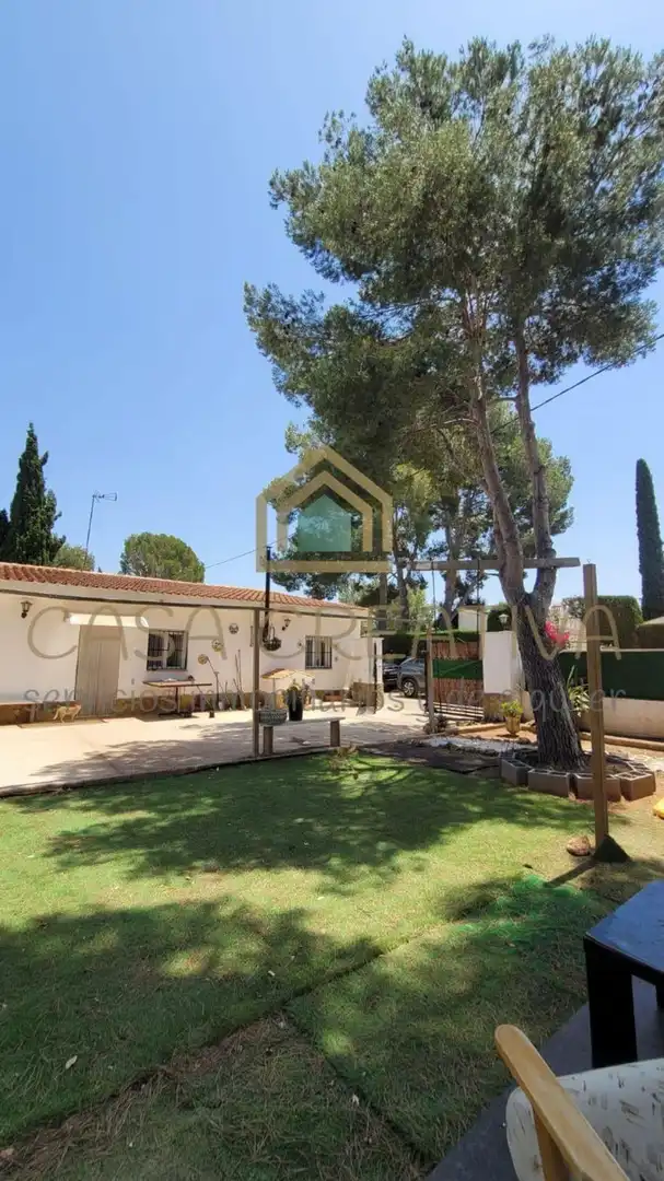 Casa o chalet de alquiler en Calle Segart, Los Pinares - La Masia