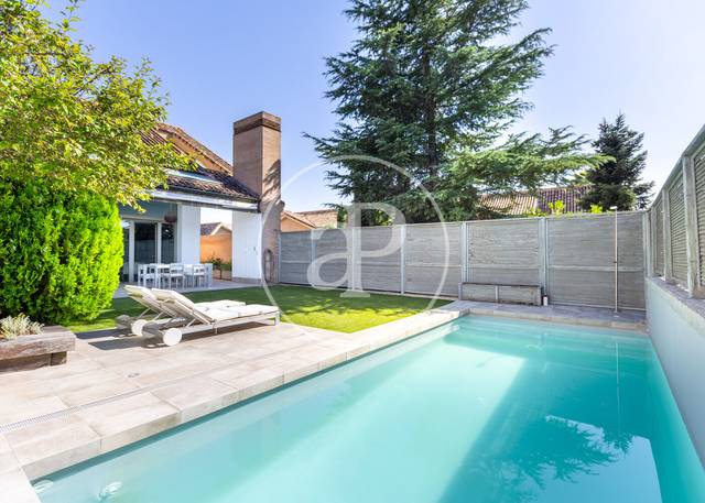 Casa adosada en Venta en P.º Club Deportivo en La Finca