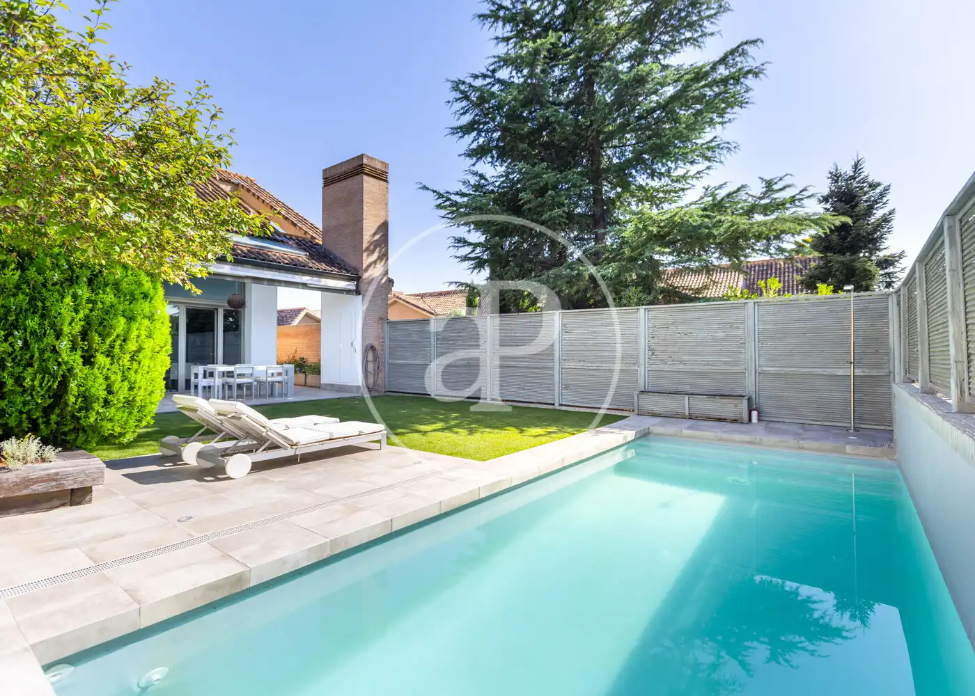 Swimming pool of Detached homes for sale in Pozuelo de Alarcón  with Air Conditioner, Heating and Private garden