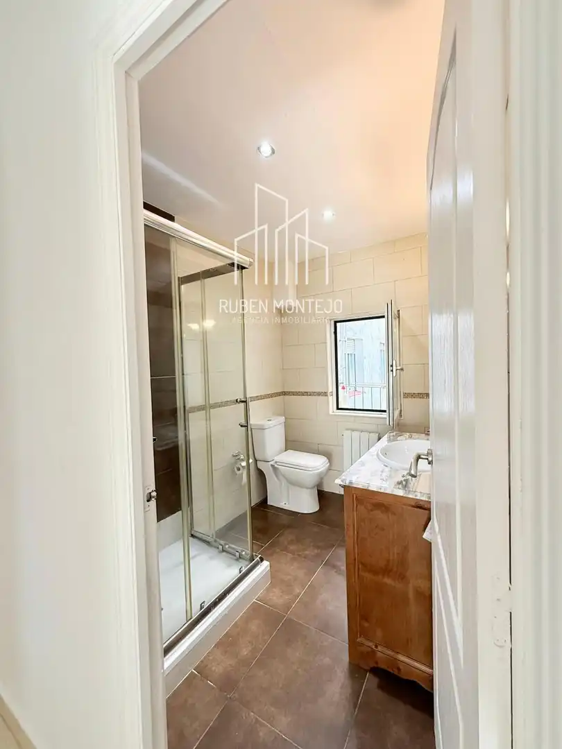 Bathroom of Flat for rent in Salamanca  with Heating, Terrace and Furnished