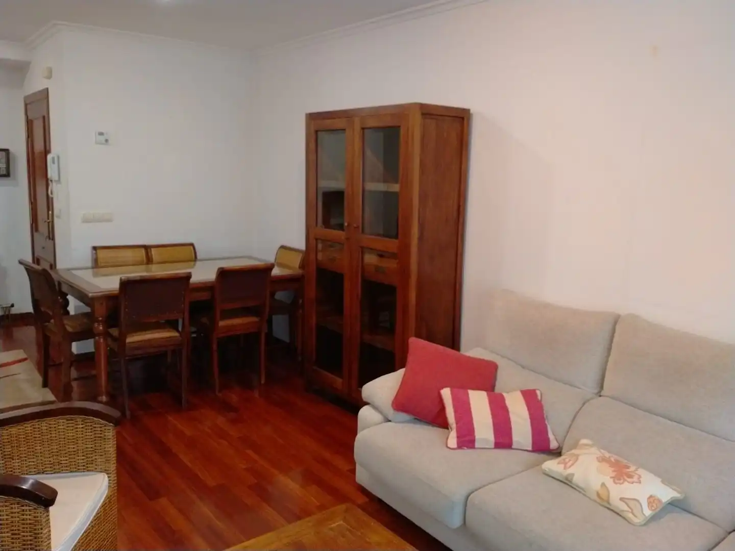 Sala d'estar de Apartament en venda en Vigo  amb Calefacció, Jardí privat i Parquet