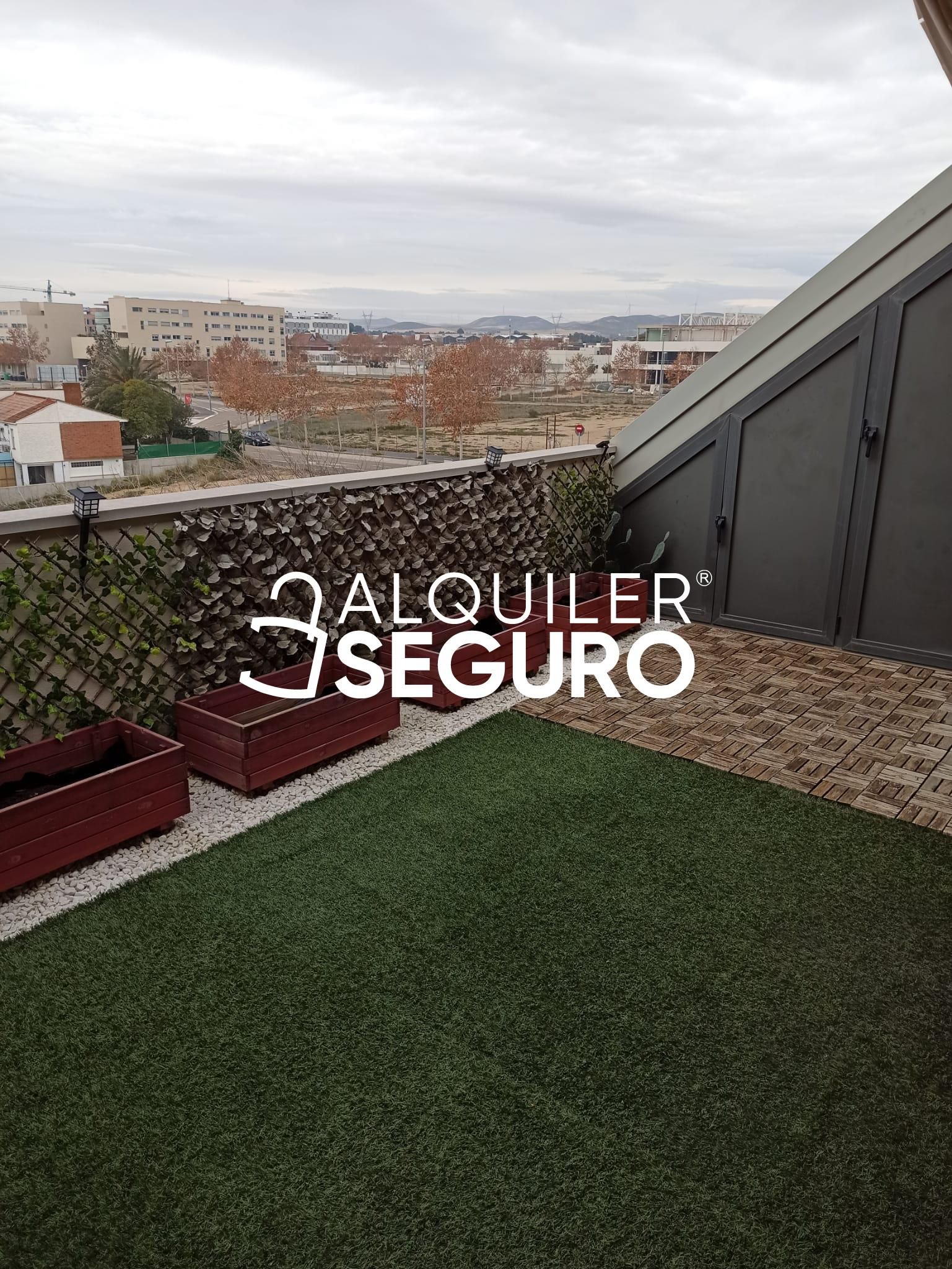 Terraza de Ático de alquiler en  Zaragoza Capital con Aire acondicionado, Calefacción y Terraza