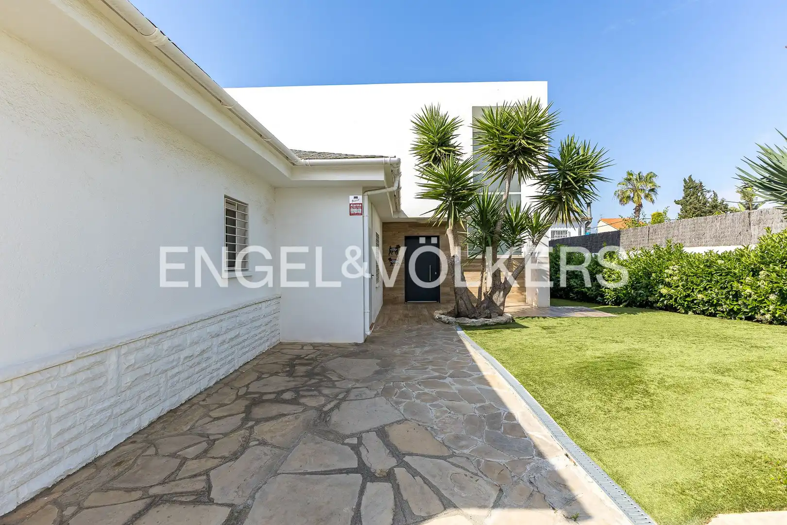 Vista exterior de Casa o chalet en venta en Vilanova i la Geltrú con Aire acondicionado, Calefacción y Jardín privado