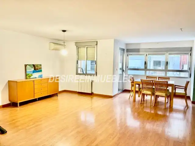 Vista exterior de Piso en venta en Valencia con Aire acondicionado, Calefacción y Parquet