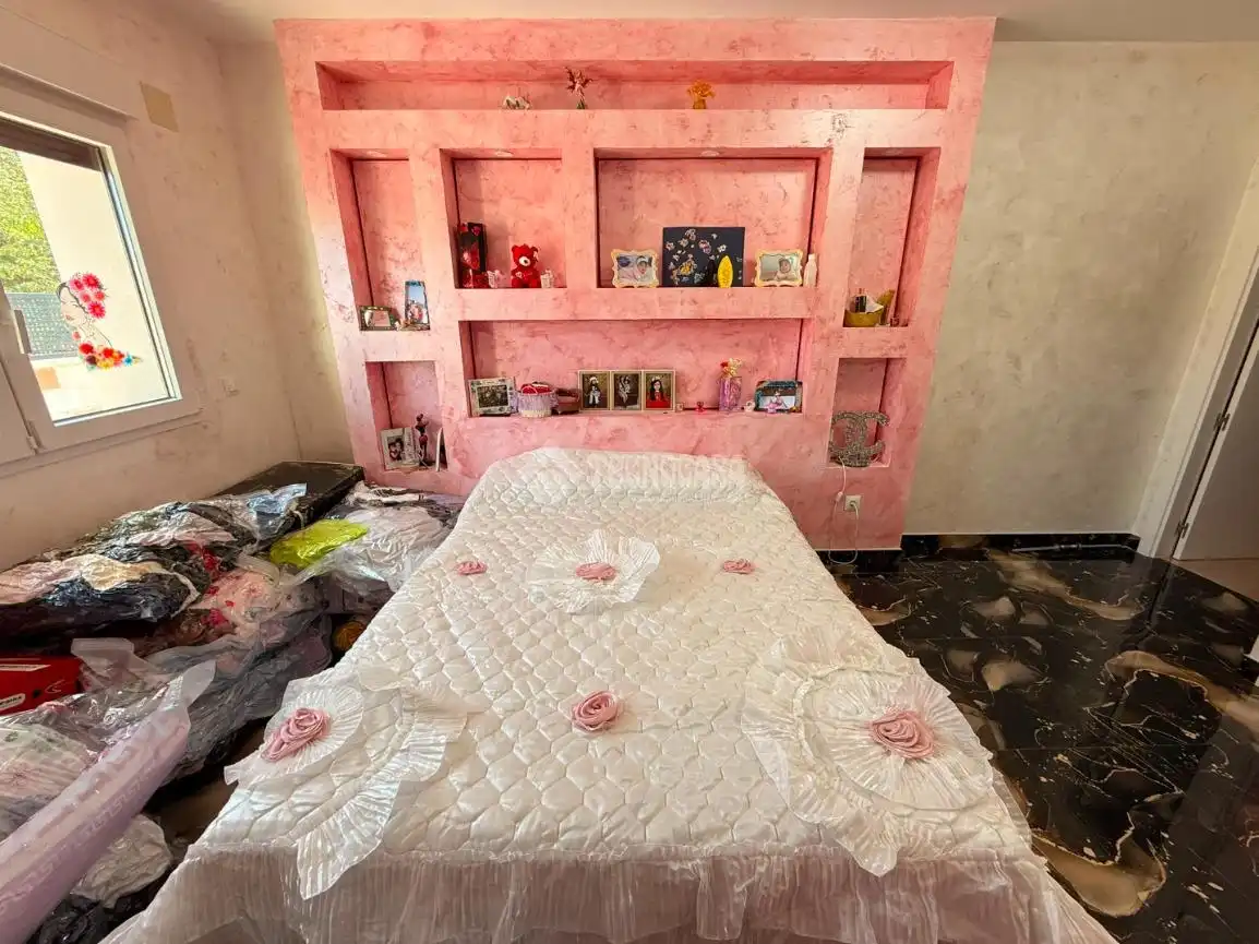 Dormitori de Casa o xalet en venda en Galápagos amb Calefacció, Jardí privat i Terrassa