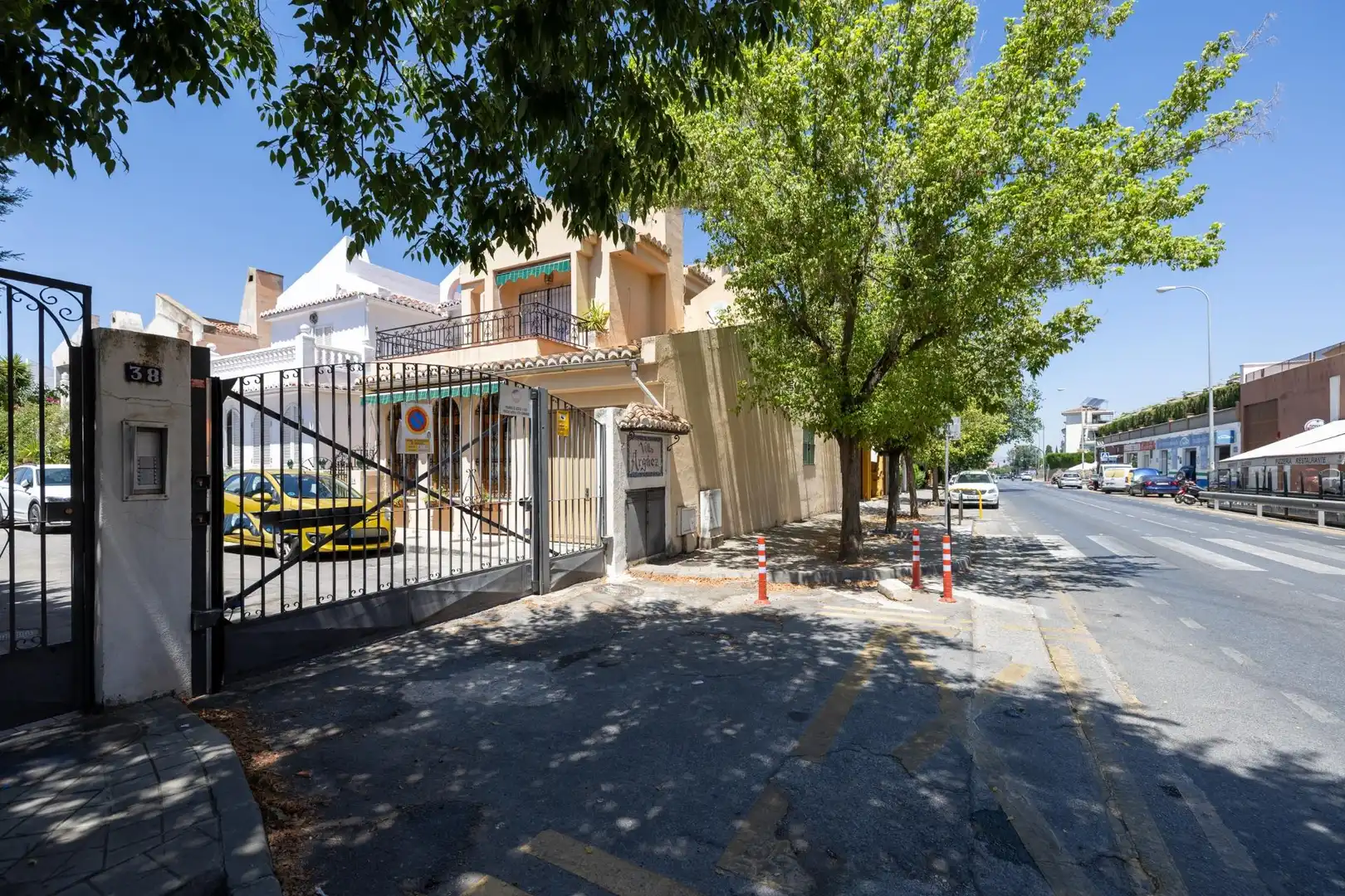 Vista exterior de Casa adosada en venta en Granada con Calefacción, Jardín privado y Terraza