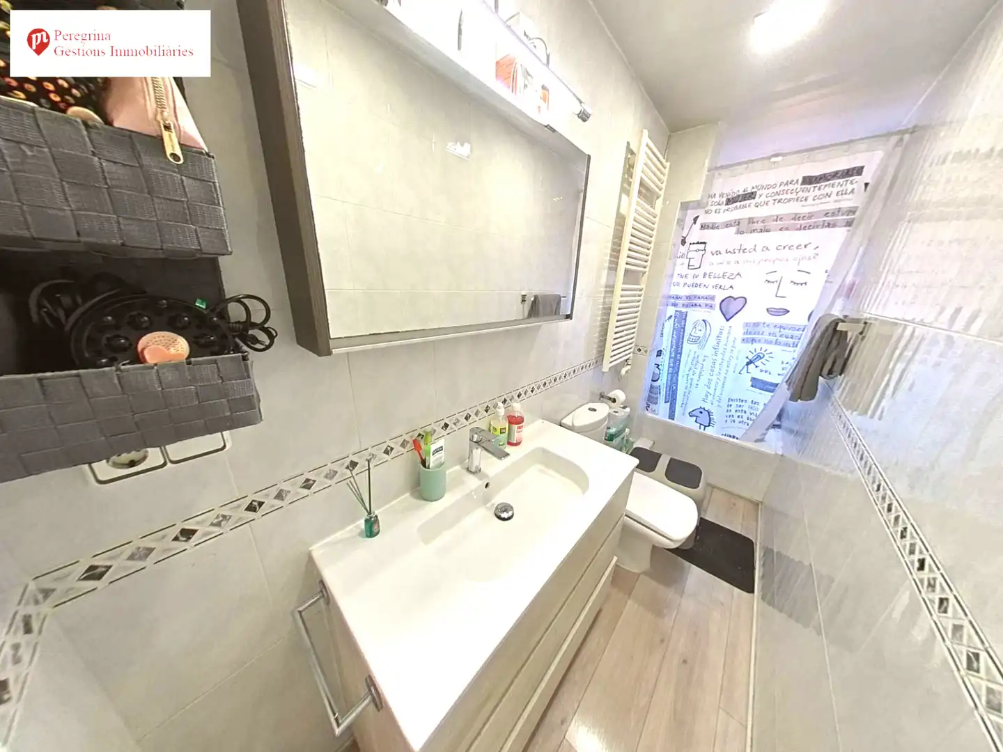 Bathroom of Flat for sale in Badalona  with Air Conditioner, Heating and Parquet flooring
