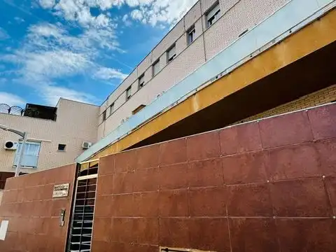 Vista exterior de Pis en venda en San Cayetano