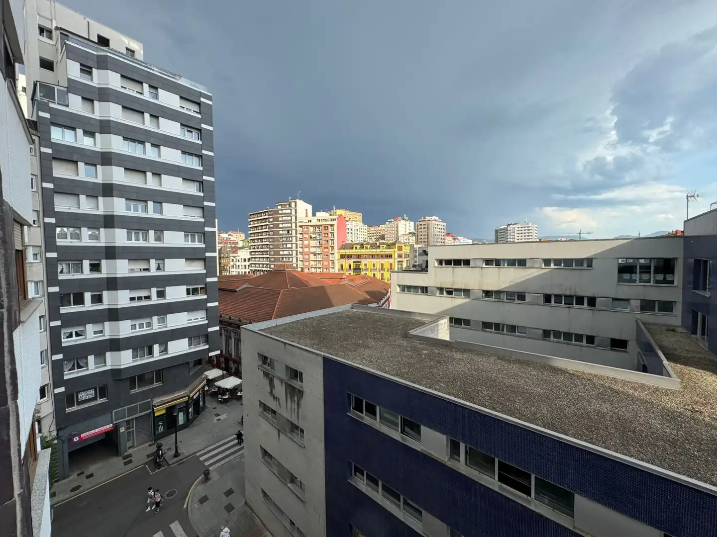 Vista exterior de Piso de alquiler en Gijón  con Calefacción, Parquet y Amueblado