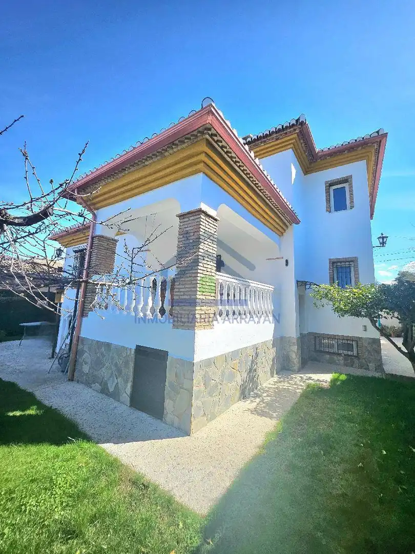Vista exterior de Casa o chalet en venta en Ogíjares con Aire acondicionado, Calefacción y Jardín privado