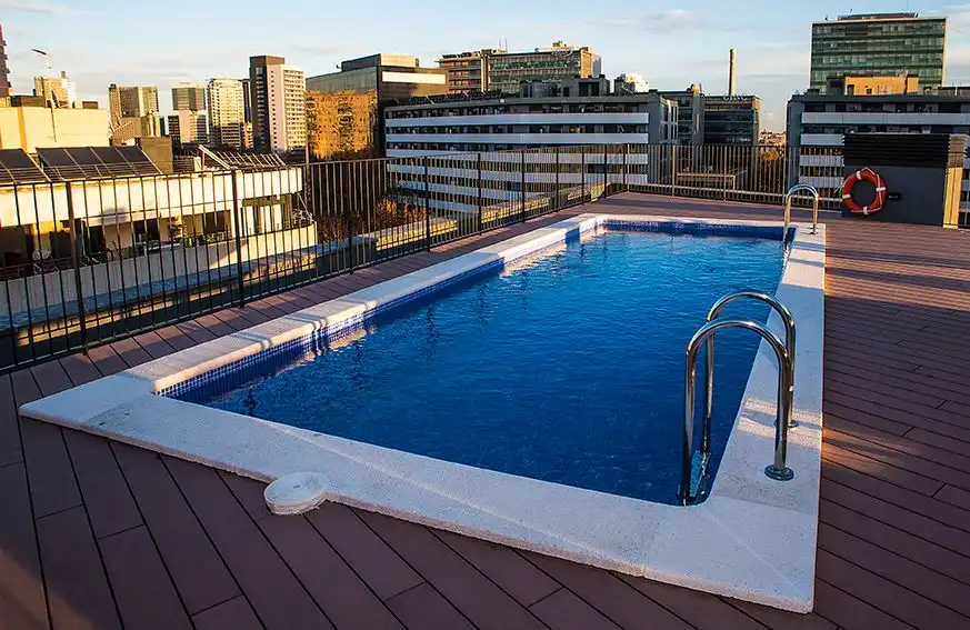 Piscina de Piso de alquiler en Sant Martí