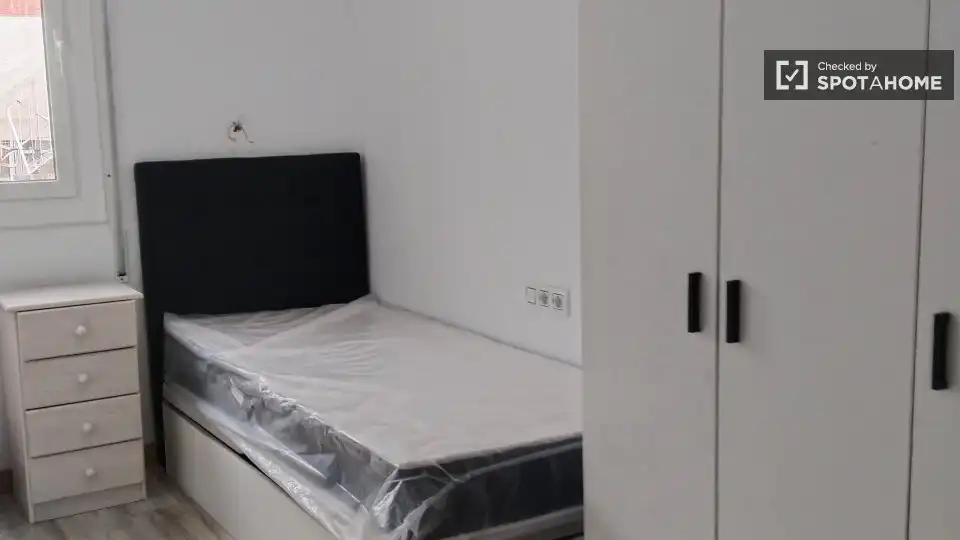 Habitación de Piso para compartir en Barcelona con Aire acondicionado, Calefacción y Amueblado