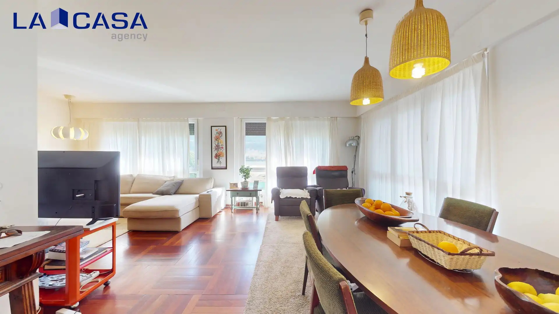 Sala d'estar de Casa o xalet en venda en Castro-Urdiales amb Calefacció, Terrassa i Traster