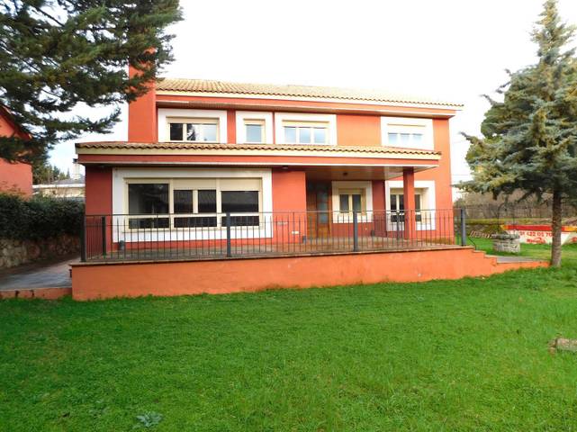 Casa-chalet en Venta en Herrador en Colonia