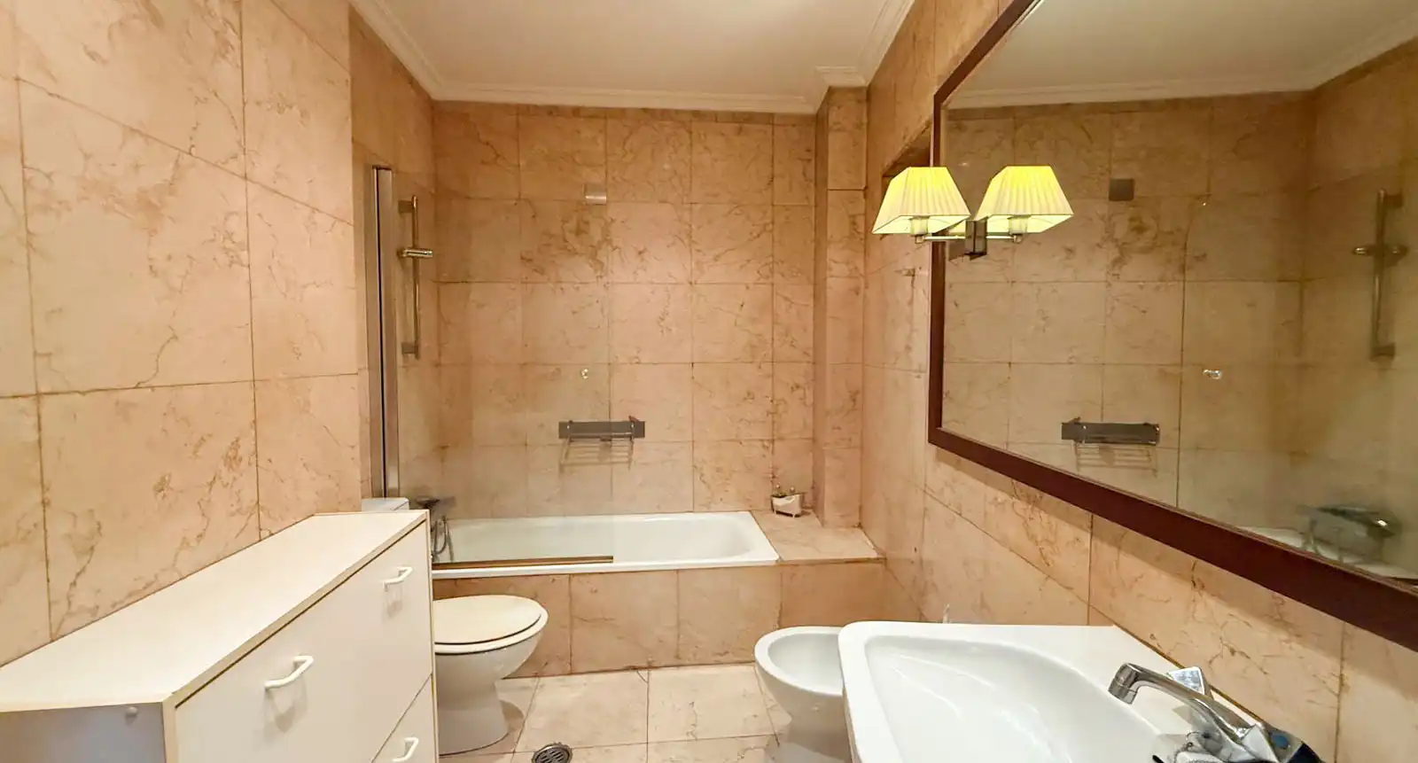 Baño de Piso en venta en Vigo  con Calefacción, Horno y Lavadora