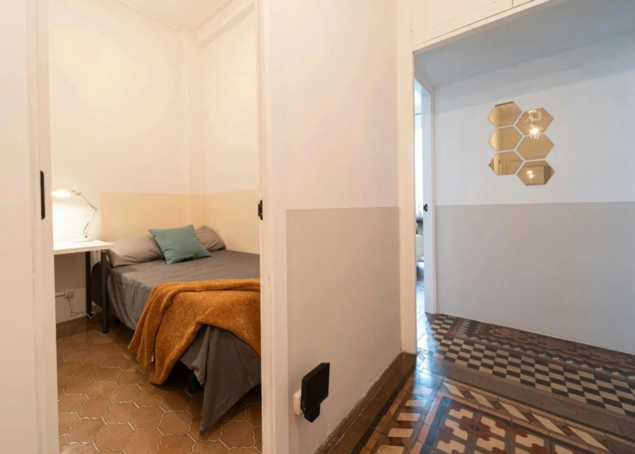 Bedroom of Flat to share in  Barcelona Capital  with Heating and Washing machine
