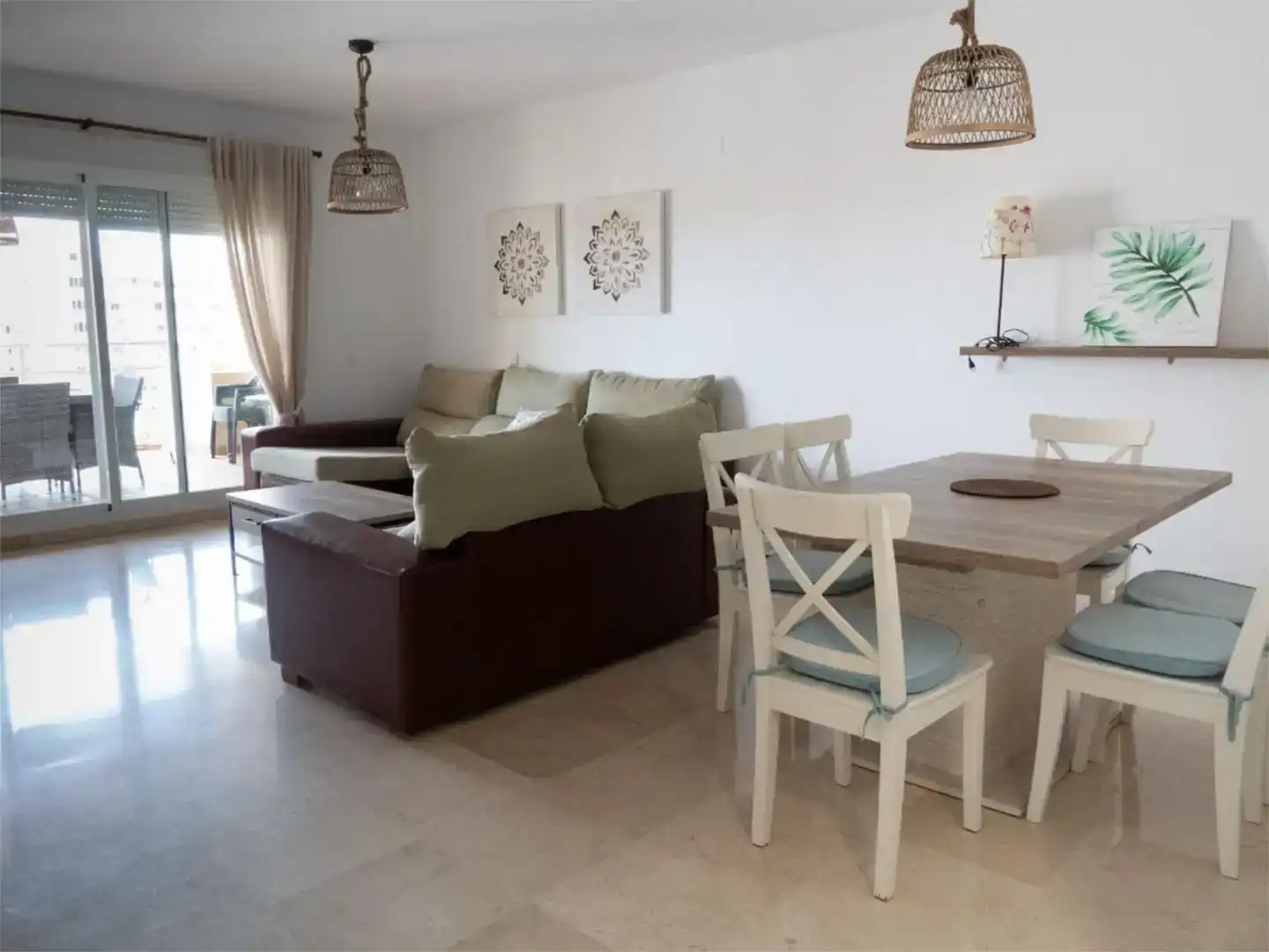 Menjador de Apartament en venda en Fuengirola amb Aire condicionat, Piscina i Balcó