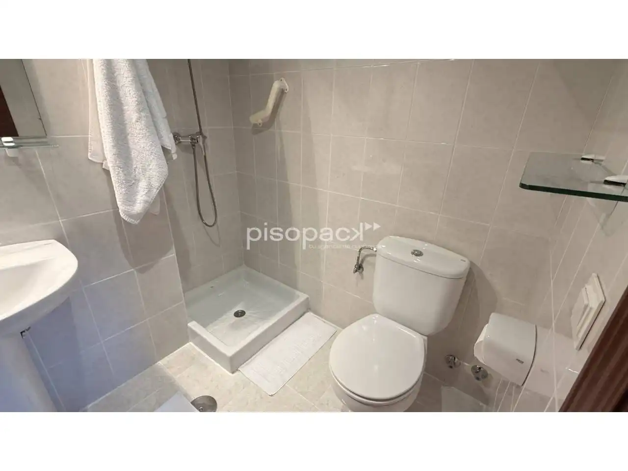 Bathroom of Flat for sale in  Pamplona / Iruña  with Air Conditioner, Heating and Terrace