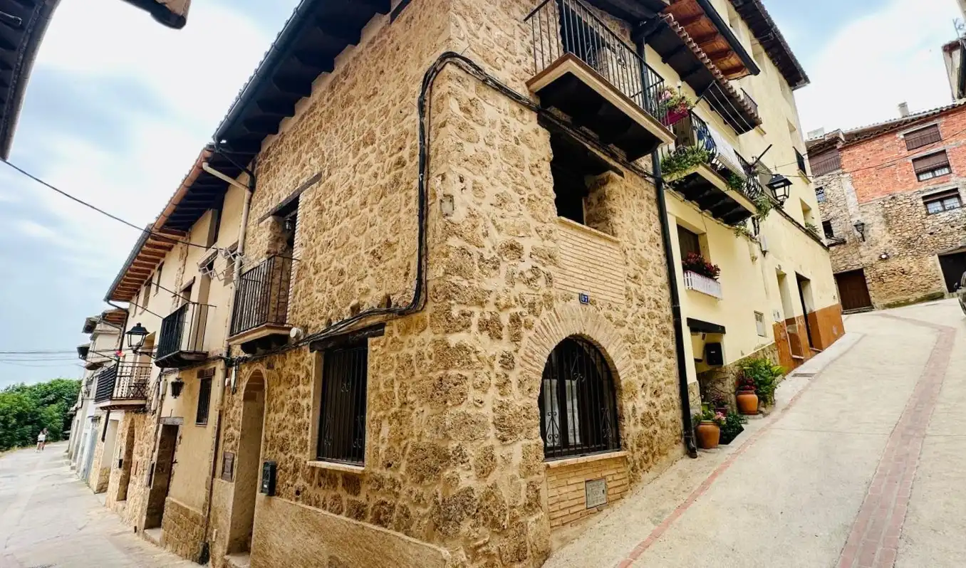 Vista exterior de Casa o chalet en venta en Beceite con Amueblado y Balcón