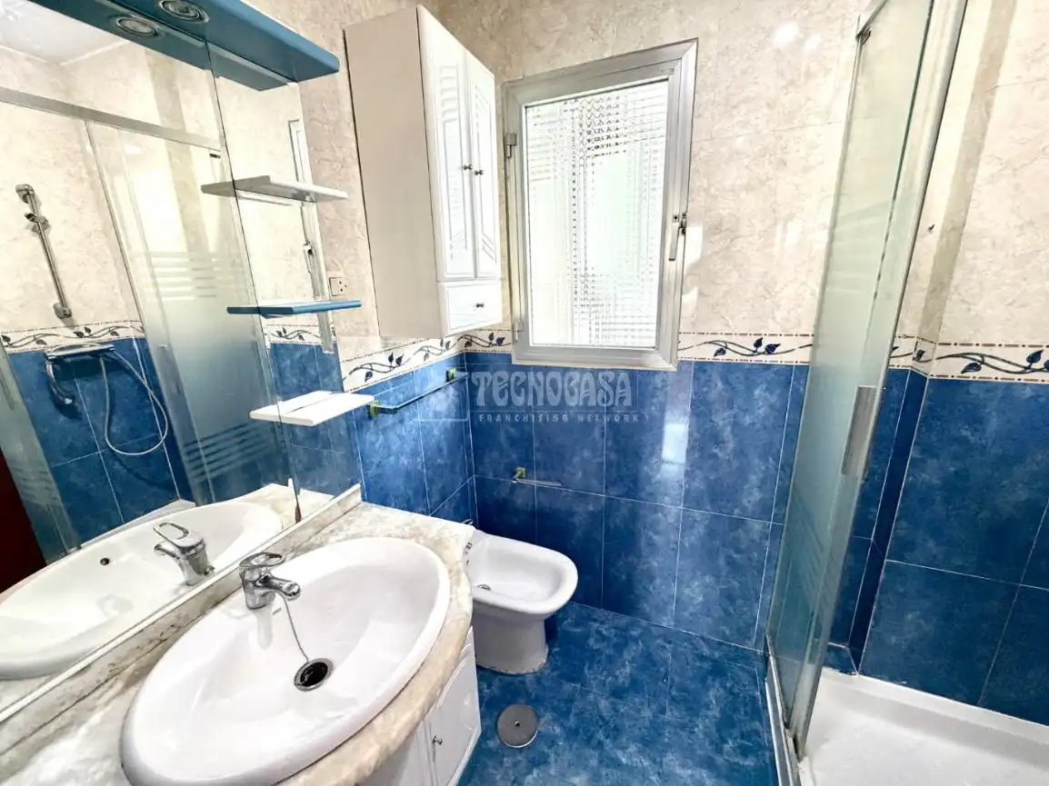 Baño de Piso en venta en Fuenlabrada con Aire acondicionado y Calefacción
