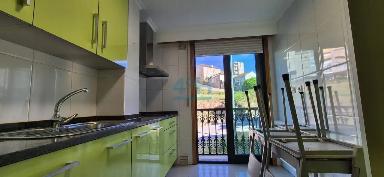 Cocina de Piso de alquiler en Ourense Capital  con Calefacción, Parquet y Trastero