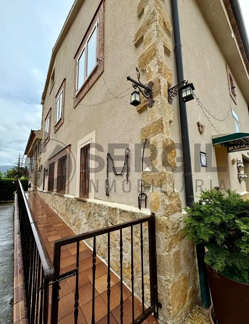 Vista exterior de Casa o chalet en venta en Prádena con Calefacción y Jardín privado