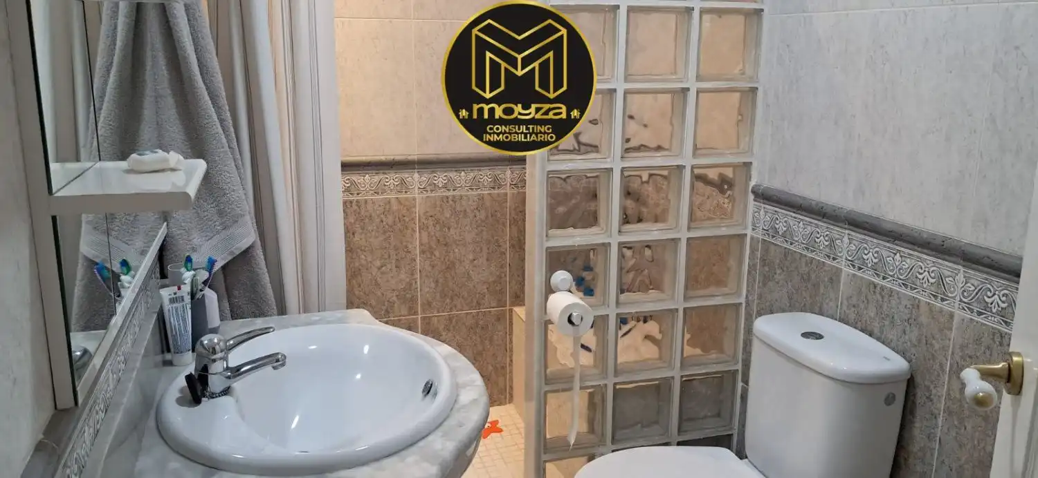Baño de Casa o chalet de alquiler en Jaén con Aire acondicionado, Calefacción y Terraza